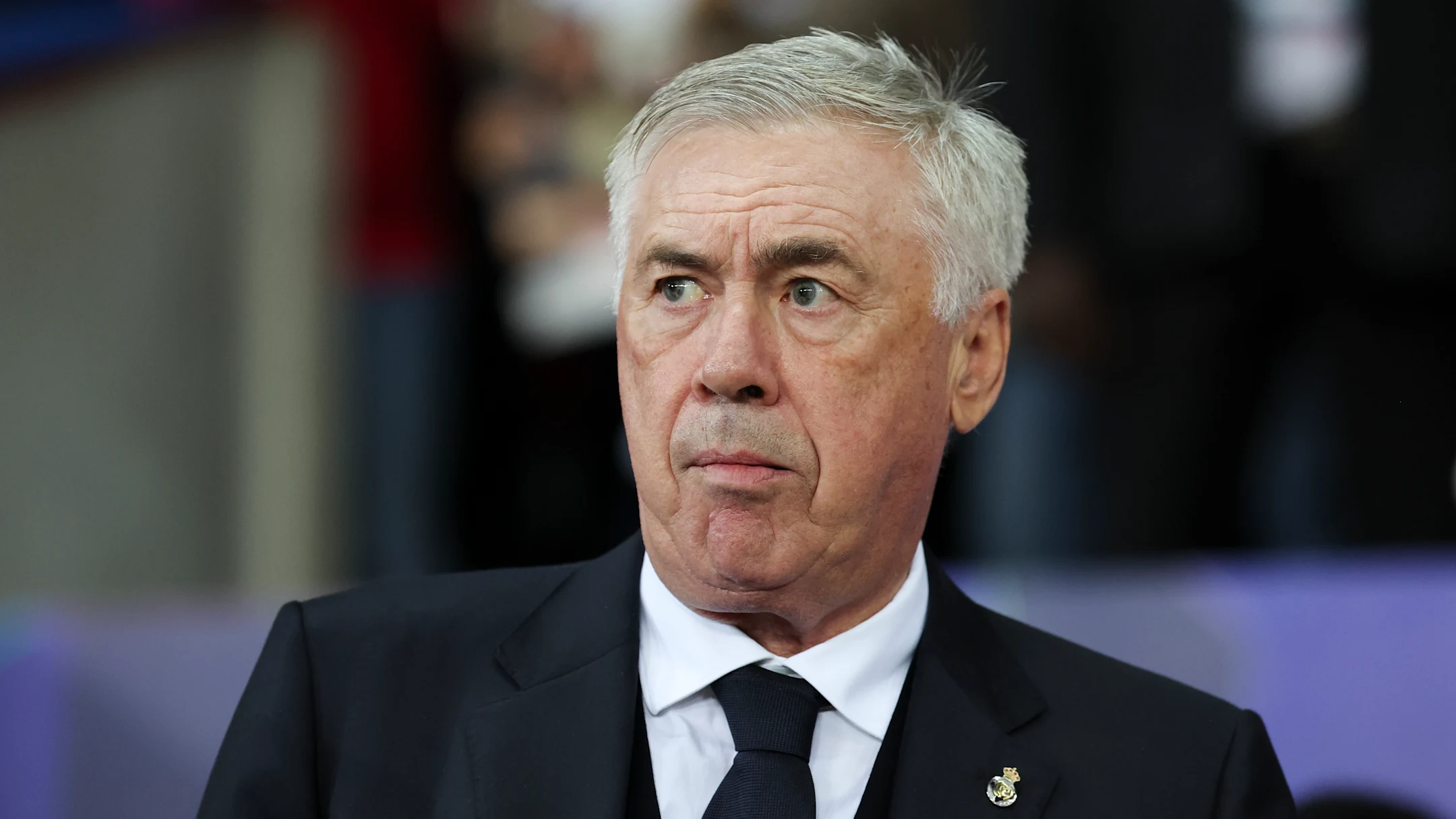Vinicius Junior (bên trái) luôn nhanh chóng ăn mừng cùng Carlo Ancelotti