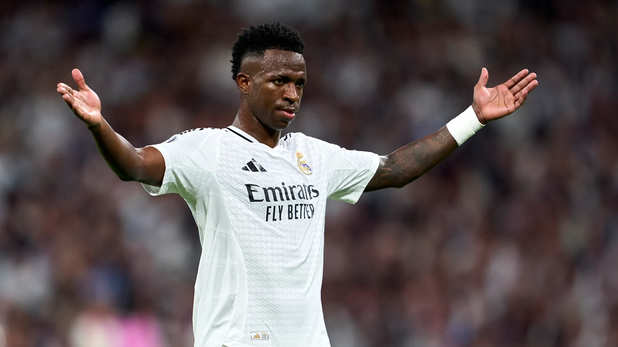 Vinicius Junior phản ứng trước việc bị loại khỏi danh sách Quả Bóng Vàng