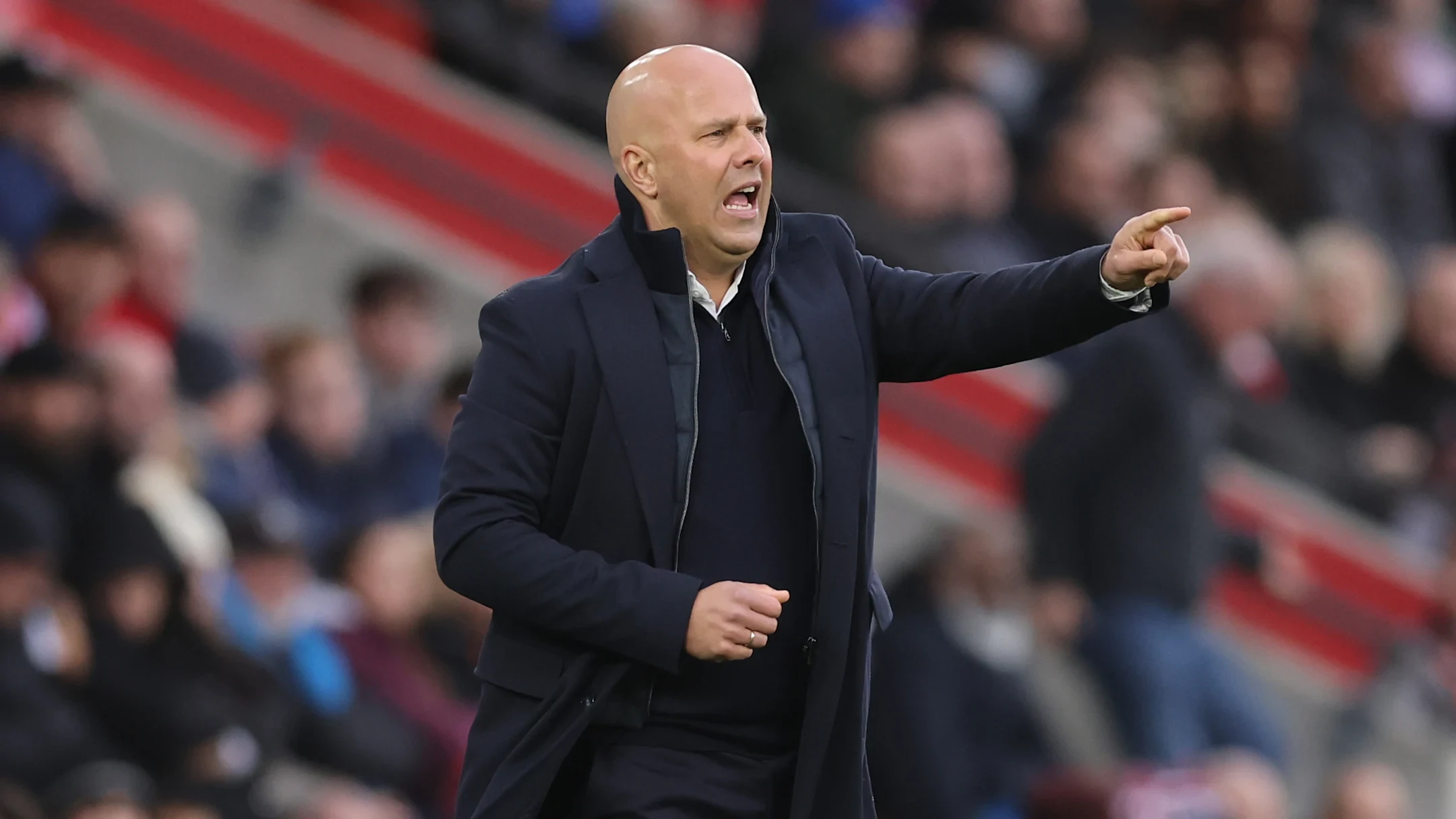 HLV Arne Slot thừa nhận về cuộc đua vô địch Premier League sau khi chuỗi trận thua của Man City tiếp tục