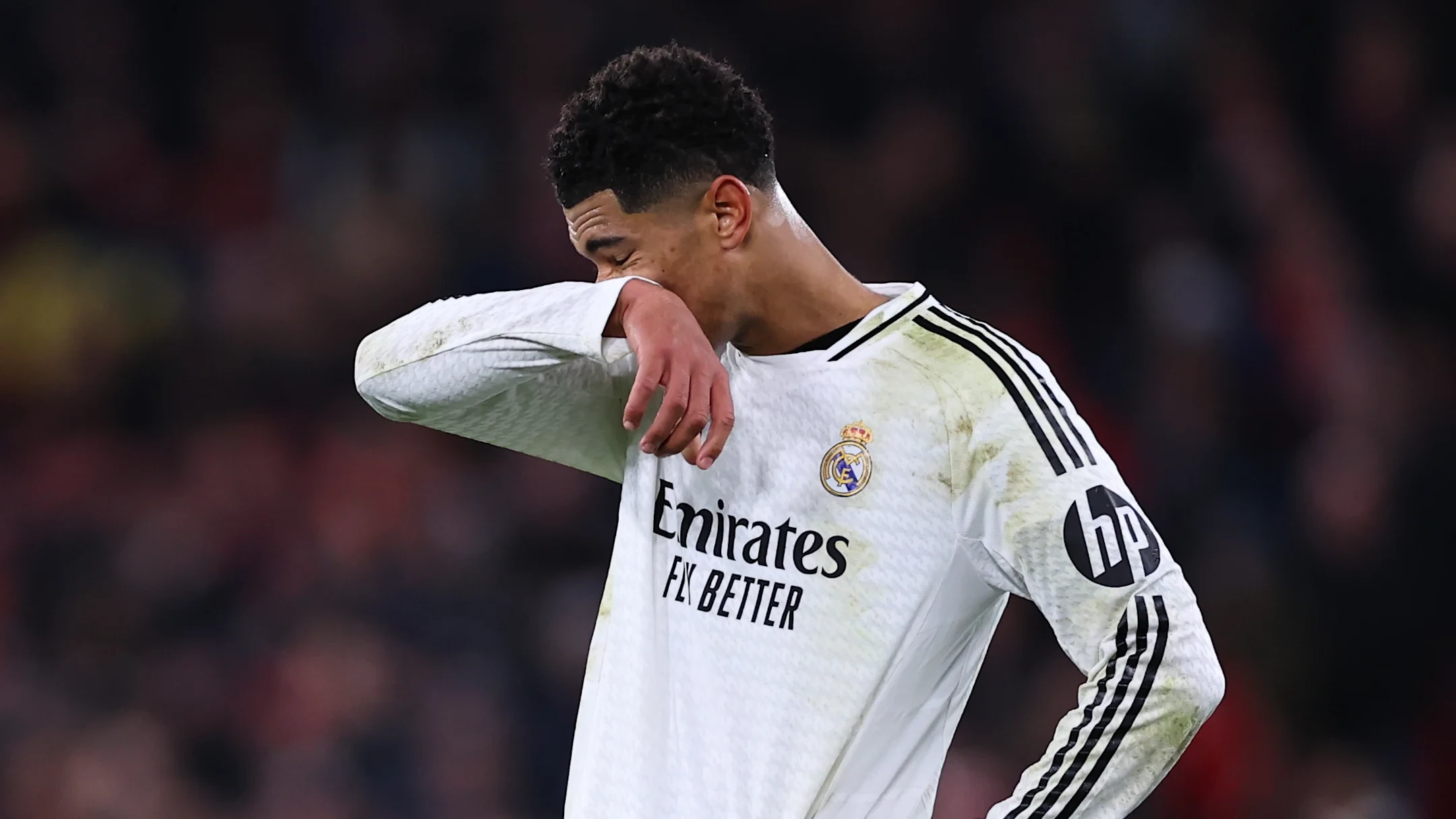 Jude Bellingham xin lỗi người hâm mộ Real Madrid sau thất bại trước Liverpool