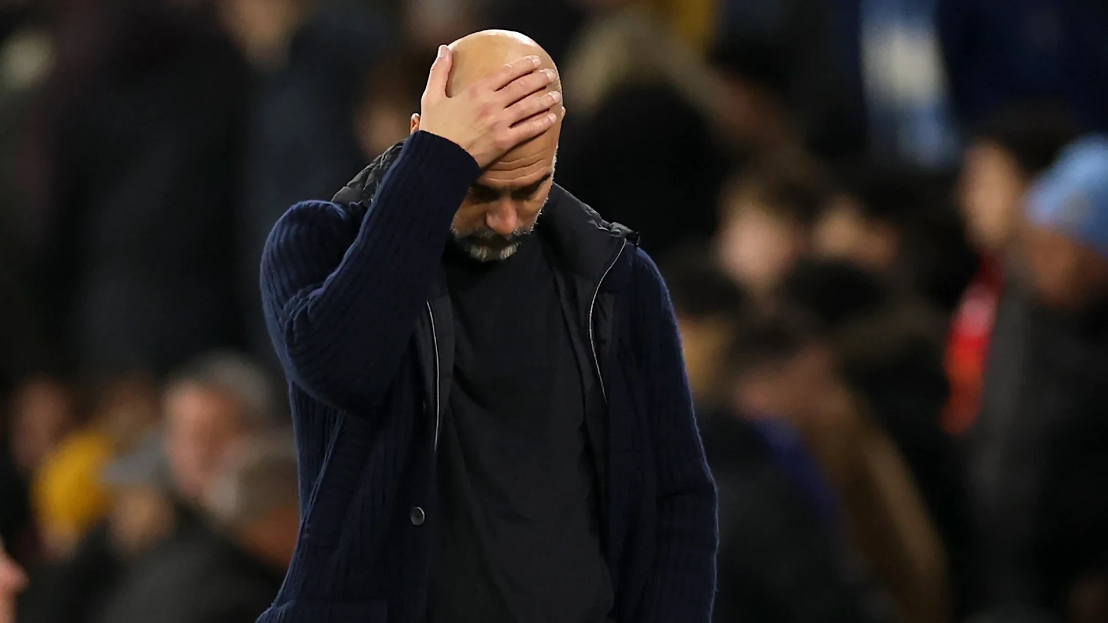 Pep Guardiola tự trách bản thân vì chuỗi phong độ thảm họa của Man City